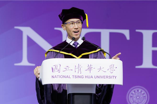 國立清華大學25日舉行畢業典禮，校長高為元勉勵畢業生成為「世界公民」。（清華提供／陳育賢新竹傳真）