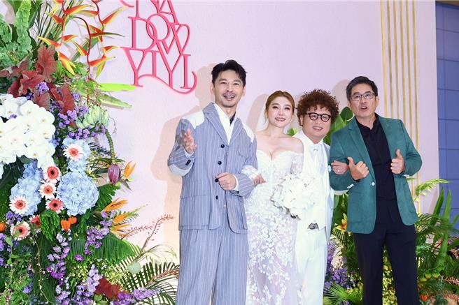 阿Ken主持依依、納豆婚禮，洪都拉斯也開心參加。（鄧博仁攝）
