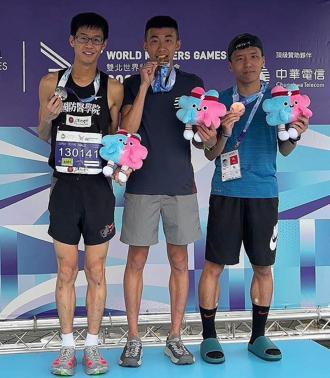 鄭博軒世壯運田徑公路賽奪銀 為國爭光