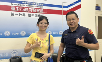 女大生搭公車遺失背包好焦急 暖警出動迅速尋回揪感恩