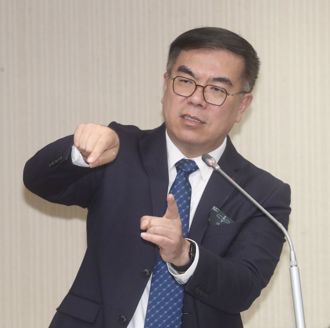 彭启明盼少用「用肺发电」 挨批为错误能源政策辩护