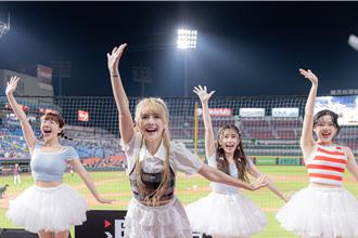 啦啦隊女神嗨跳「露比醬！嗨」 看好樂天桃猿奪總冠軍