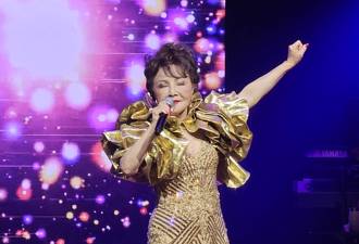 獨家》「蘋果花歌后」抱病飆唱撼動香港！合體謝雷2千粉絲掀回憶