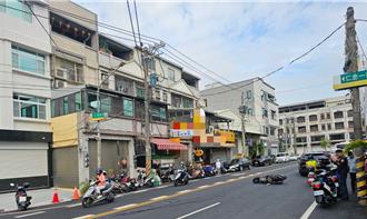 高雄仁武货车勾落电线害骑士摔车　路人惊呼「还好没触电」