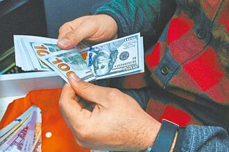 美元走弱 霸權地位仍穩健