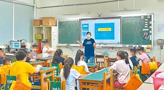 代理教師荒 蔣萬安轟地方無自主權