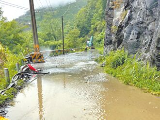 投89線傳土石流 中橫台8線預警封路