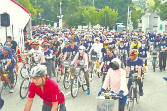 爽爽貓與大白熊合體 來嘉BIKE訪1500人參加