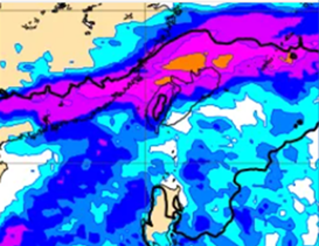最新（25日20時）歐洲模式（ECMWF）周四（29日）8時模擬圖顯示，鋒面通過挾南方水氣，有大範圍明顯降雨。（翻攝自氣象應用推廣基金會）

