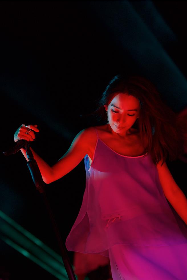 田馥甄透過「田調」小巡演，帶粉絲一起看白天、夜晚美景。（何樂音樂提供）