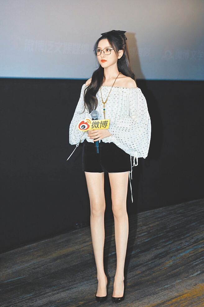 宋祖儿出席活动时，以Christian Louboutin的Miss Z搭配逆天长腿，视觉效果惊人。（Christian Louboutin提供）