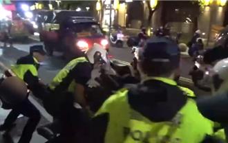 新庄地藏庵遶境！醉男当街咆哮挥拳大闹　警强力压制带回管束