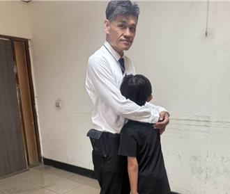 高雄單親爸癌逝留12歲孤兒 善心殯葬業者伸援手助學