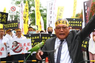 药师五度抗议中药贩售松绑 痛批邱泰源「鹦鹉学舌」只会讲官话