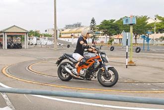 駕照筆試明年難度提升 刪除是非題、選擇題改4選1