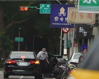 不只送愛犬美容！張斯綱爆李俊俋：還用公務車幫拿外送餐點