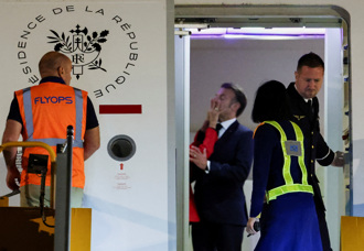 影》從師生戀到搭機推臉 馬克宏妻曝痛苦內情