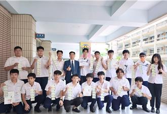 技職之光！大榮電機科畢業班173張證照寫下創校紀錄