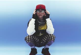 全美音乐奖得奖名单揭晓！怪奇比莉夺7奖成大赢家