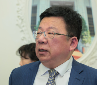 李俊俋被爆「用公務車送愛犬美容」 網友炸鍋：不是沒錢買衛生紙嗎