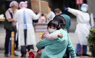 高雄新冠快篩、抗病毒藥物充足 衛生局籲有症狀儘早就醫