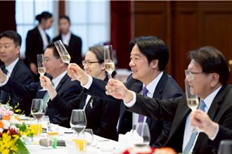 關島總督訪台午宴  賴清德款待肉粽和「國旗棒棒糖」