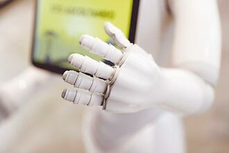 機器人理財夯 公股銀衝刺