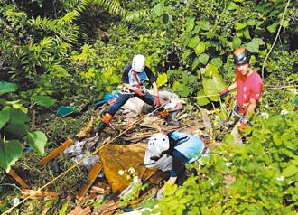 花蓮 師生淨山 清出1.7公噸廢棄物
