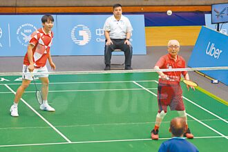 世壯運》奧運雙金當隊友 104歲老頑童低頭打