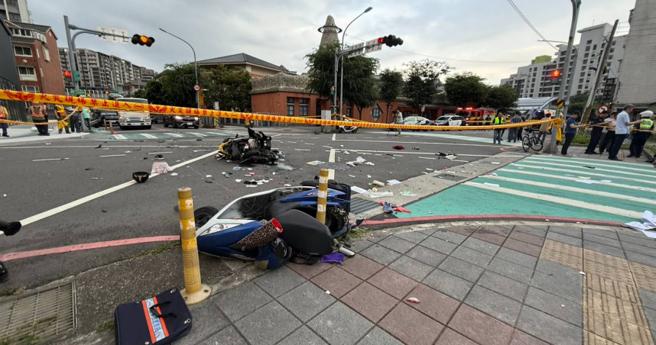 三峡北大国小附近，19日下午发生严重车祸。（图／报系资料照）