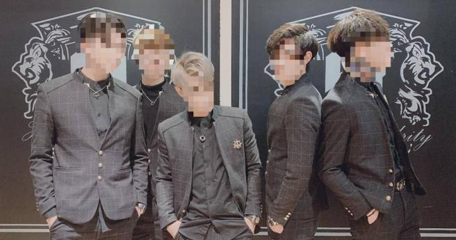 男模店於這幾年興起負責陪聊、唱歌，不時發出西裝筆挺的照片在社群上吸引女性消費者上門。（圖／翻攝自臉書）