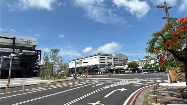 「诚品生活台南」即将于28日试营运，台南市政府交通局预期将吸引大量人潮、车潮，提早完成周边相关道路交通工程优化。（交通局提供／洪荣志台南传真）