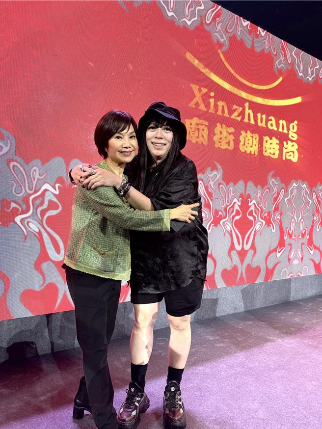 唐美雲（左）跟潘怡良跨界合作。（唐美雲歌仔戲團提供）