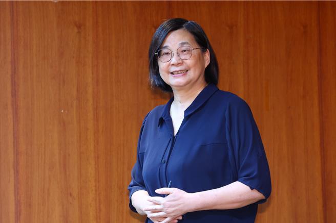 4月景气灯号续亮黄红灯，国发会经济发展处长邱秋莹表示，对未来景气审慎以对。(邓博仁摄╱洪凯音台北传真)