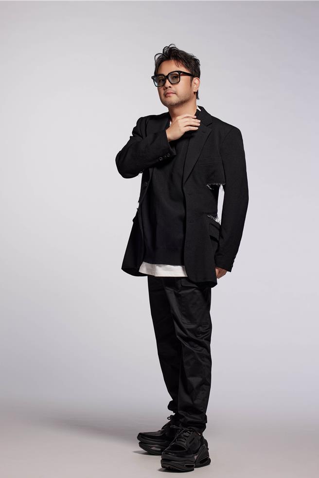 苏震洋曾是台中最红驻唱歌手曾获13万小费。（彩星娱乐提供）