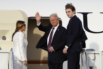 沒錄取愛子拜倫 川普才開戰哈佛？第一夫人梅蘭妮雅曝真相