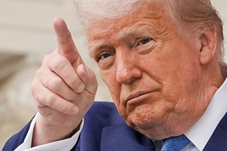 中美論壇社》百日鬧劇一頑童──《戲》不如人生2025（熊建劬）