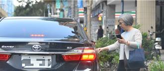 照片曝光！张斯纲再爆监委苏丽琼：搭公务车「看牙医」