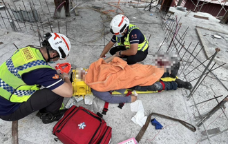 恐怖現場！南投建築工人跌倒 「鋼筋插眼窩」命危