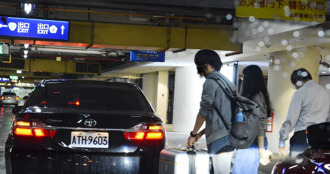 連環爆！又有監委用公務車「機場接送親友」  特權照曝光