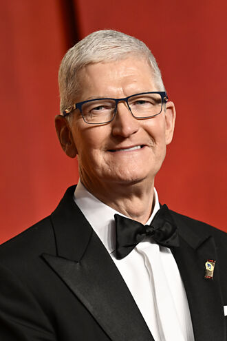 加徵新關稅威逼 川普怒槓蘋果 傳因庫克缺席中東行