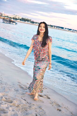 舒淇、張震都穿Armani訪坎城