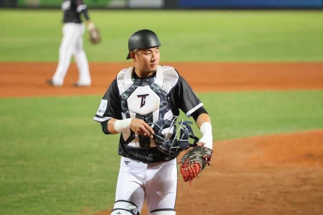 魏全今年年初从味全龙转战新东家富邦悍将。（图／翻摄自魏全脸书）