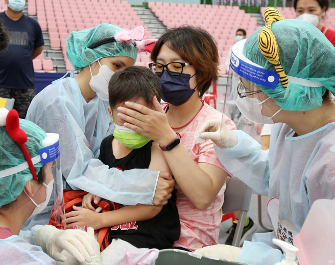 医师指出，仍建议国内民眾接种疫苗。（示意图／本报资料照）