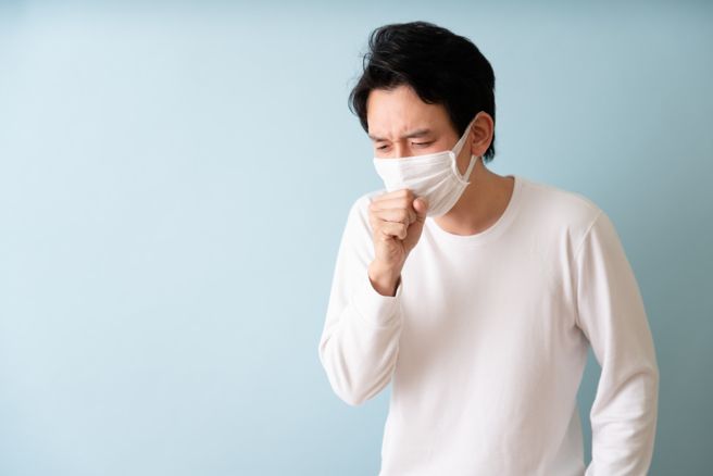 新冠后遗症久咳不癒，医曝提升免疫力「这时间段」要入睡。（示意图，Shutterstock／达志）