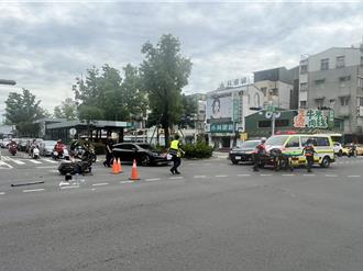 台南雙載機車撞上左轉計程車    2人噴飛倒地騎士命危