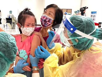 民眾搶打新冠疫苗 單日接種數創今年新高 尚餘308萬劑