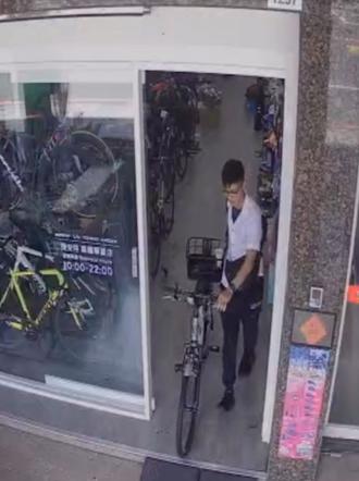 海軍軍官收假未歸失蹤！買腳踏車代步行蹤詭異 畫面曝光