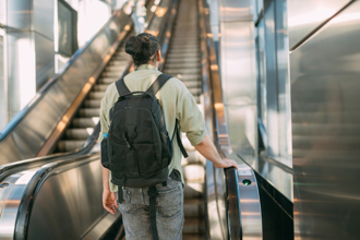 電扶梯上別走！日本名古屋聘「擋路隊」50分鐘可賺3300