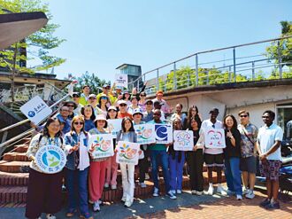 臺科大外籍生聯手樂齡生 跨世代學習AI工具